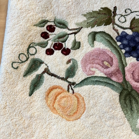 Hand hooked rug - Picture 3 of 5